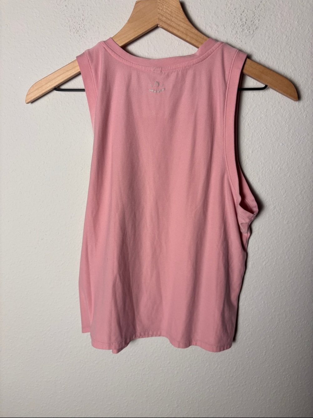 Beyond Yoga Featherweight Rebalance Tank Pink - Picture 2 of 3